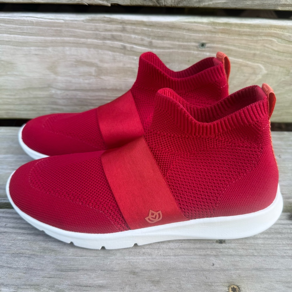 Spenco Red Lightweight Knit Sneakers Mesh Shoes Slip On Elastic Stretch Size 7